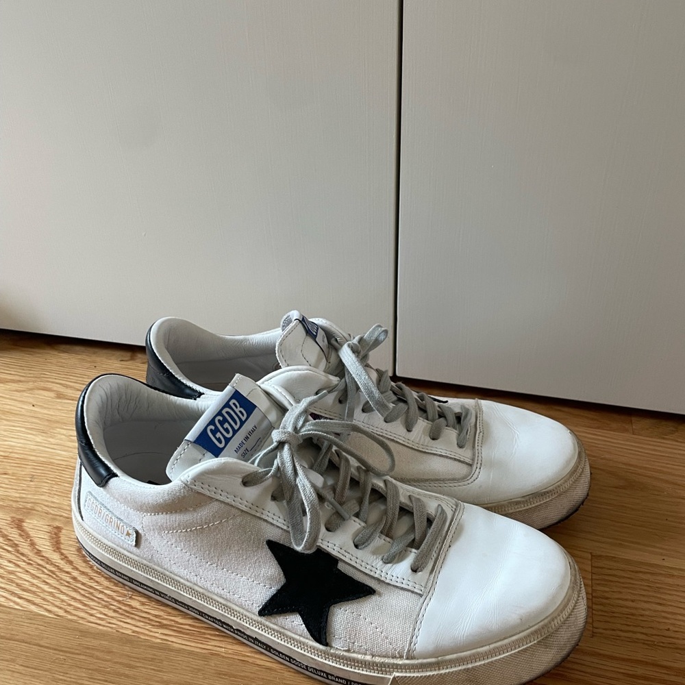Special Edition- Golden Goose Grindstar White Sneakers with Black Star - Picture 2 of 6